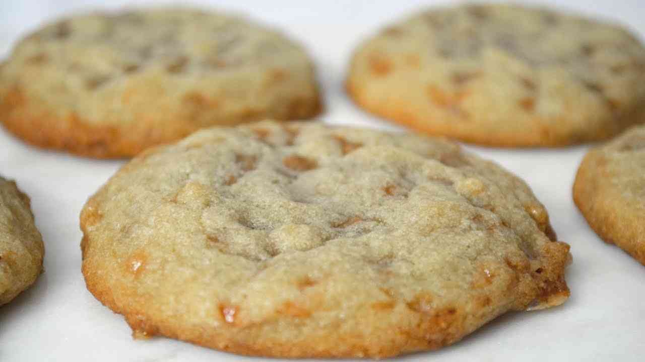 Caramel Crunch Toffee Cookies - Cookies